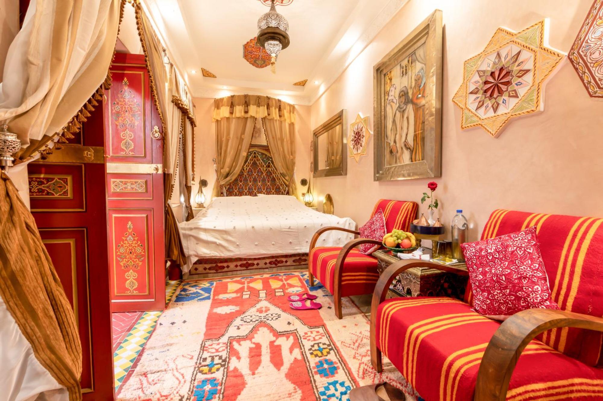 رياد Hikaya 4*