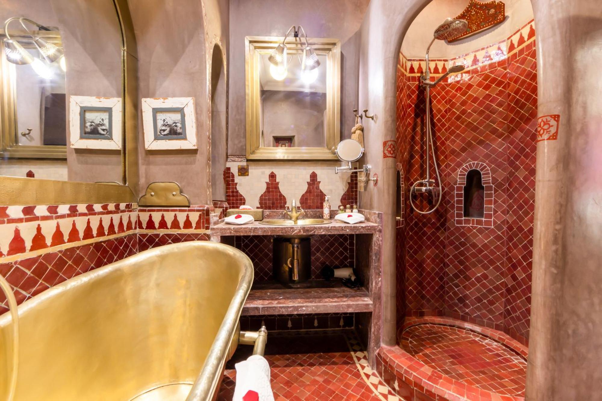 رياد Hikaya 4*