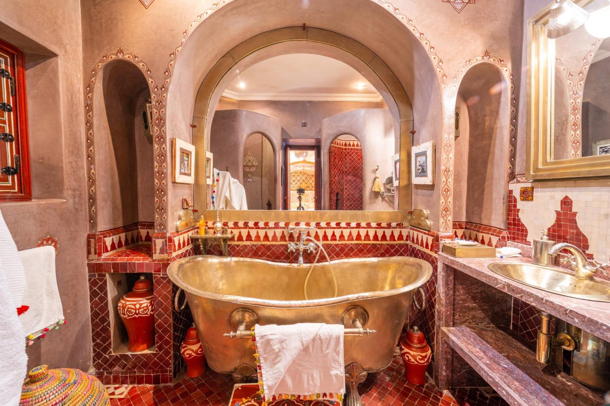 رياد Hikaya