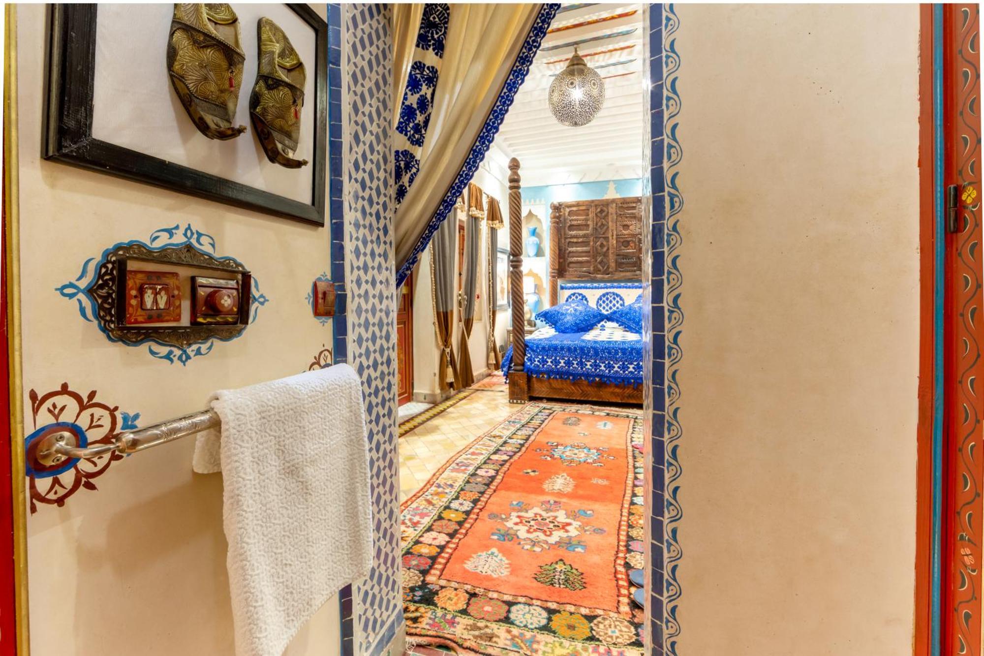 رياد Hikaya 4*